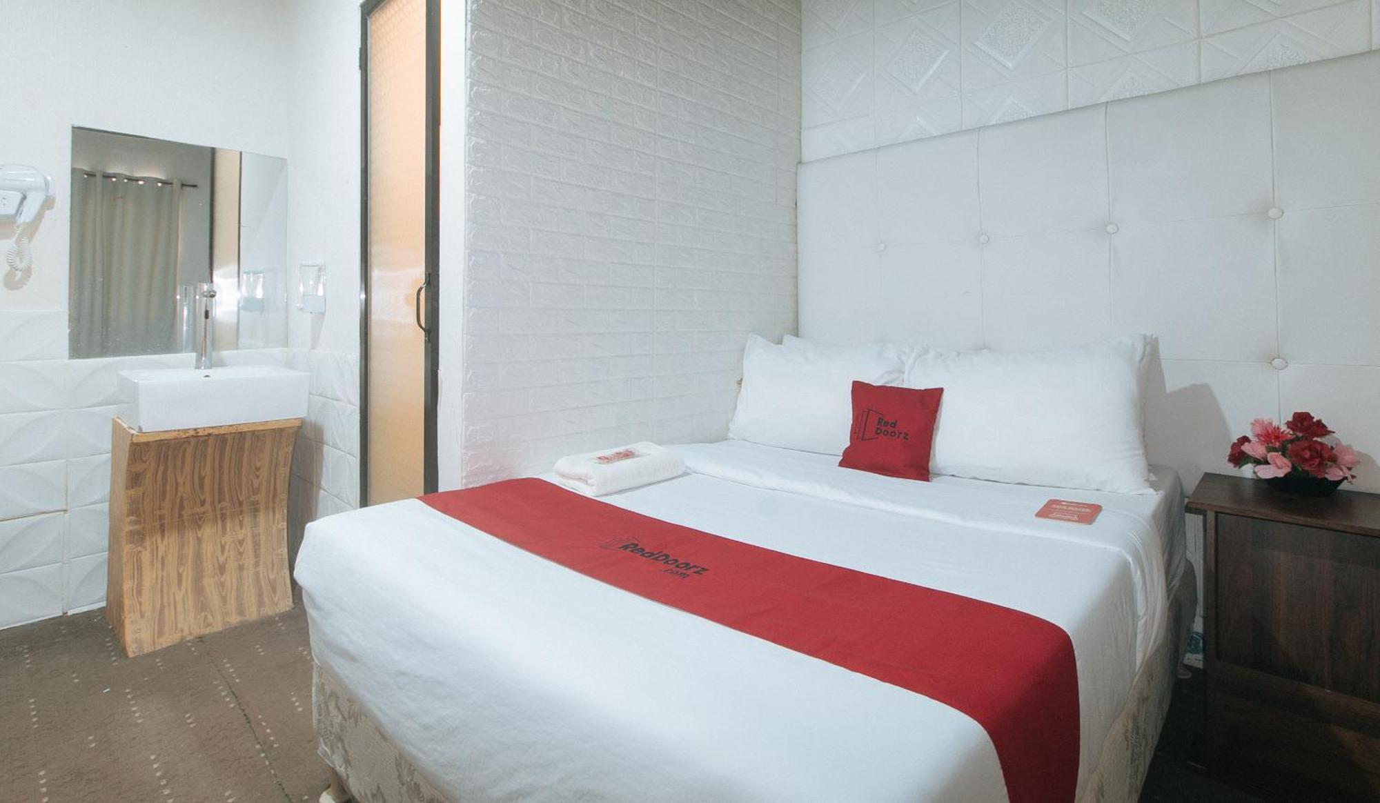 Reddoorz Premium At The Grand Peninsula Suites Balanga Luaran gambar